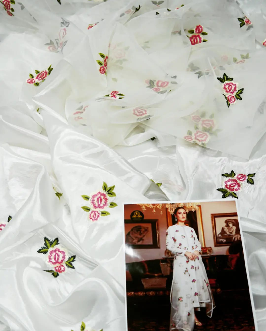 LS28-WHITE SHINNING COTOTN SILK EMBROIDERED